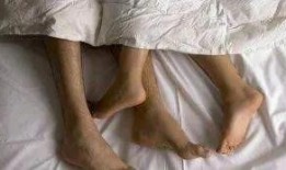 男子爆料自己出轨妻子视频,婚姻破裂，家庭危机一触即发