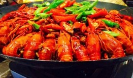 小龙虾爆料锅巴的做法视频,自制锅巴的香辣诱惑，跟着视频学做美味佳肴