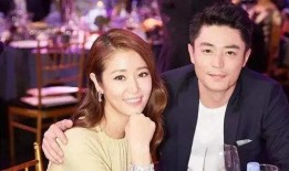 在娱乐圈吃瓜后我爆红了